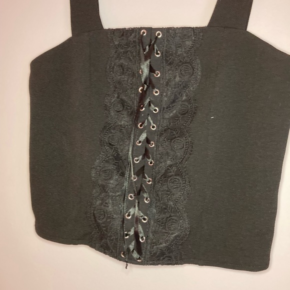 Cropped Going Out Tank Top - Picture 2 of 4